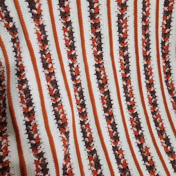 Vtg Afghan Throw Scalloped Edge Hand Crocheted Fall Thanksgiving Colors 48x50in - Picture 3 of 9